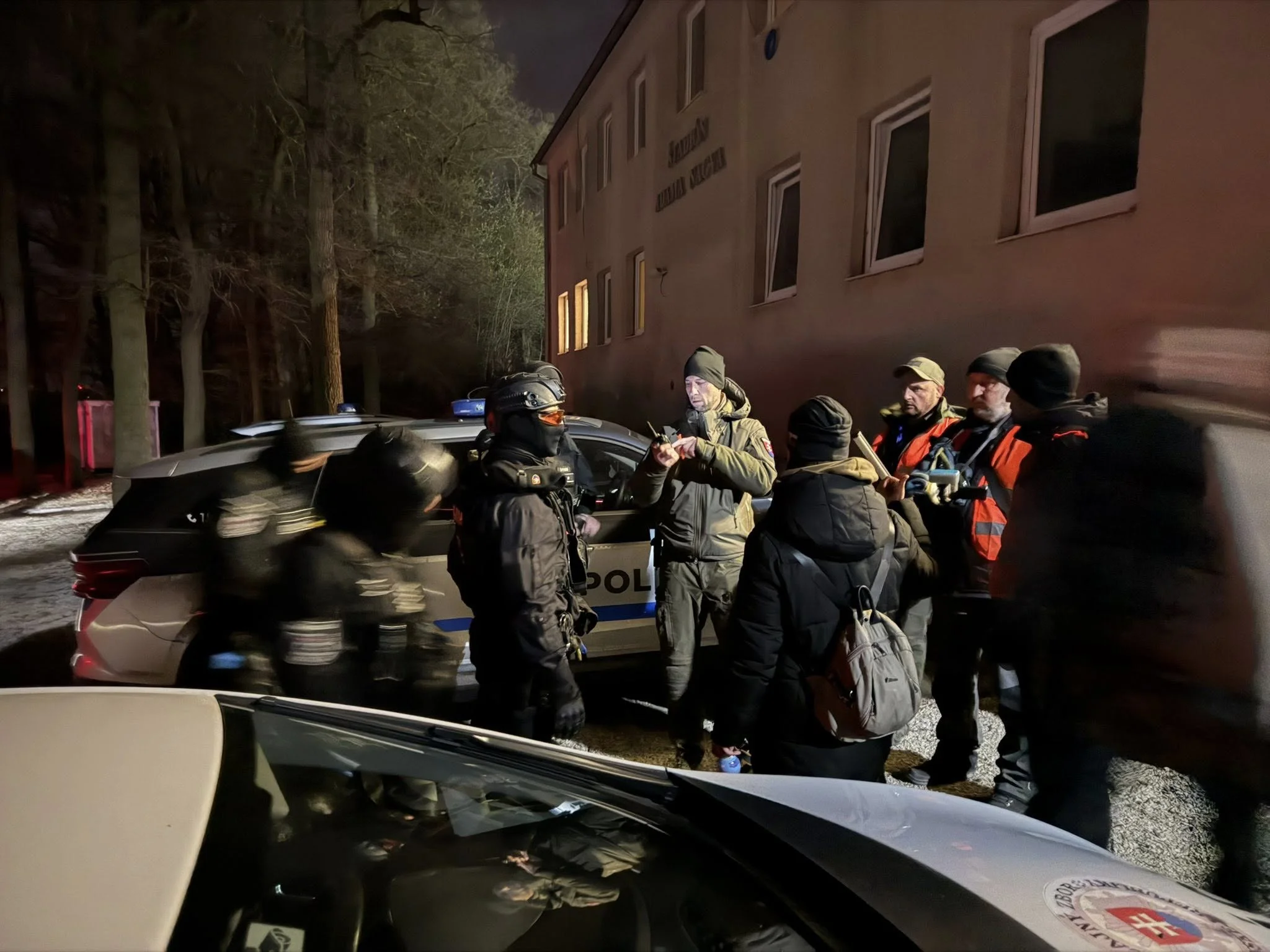 Zásahový tým nočnej etapy pred elimináciou strelca